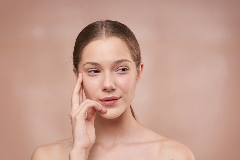 Prevencion de las marcas de la edad en el cuello y el escote